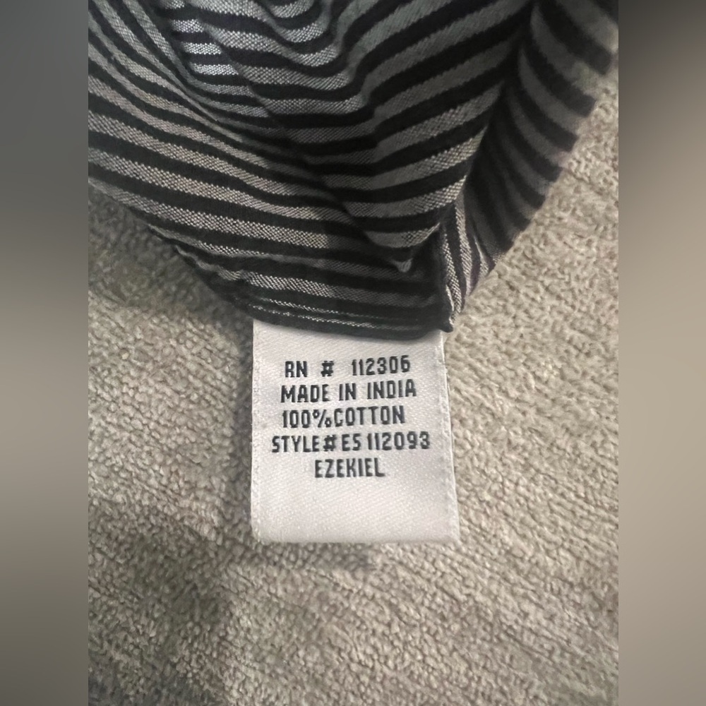Ezekiel Black & Gray Striped Short Sleeve Button Down Collar Shirt EUC - Picture 11 of 15